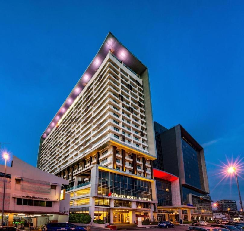 The Straits Suites By Ciconia Malacca Екстер'єр фото